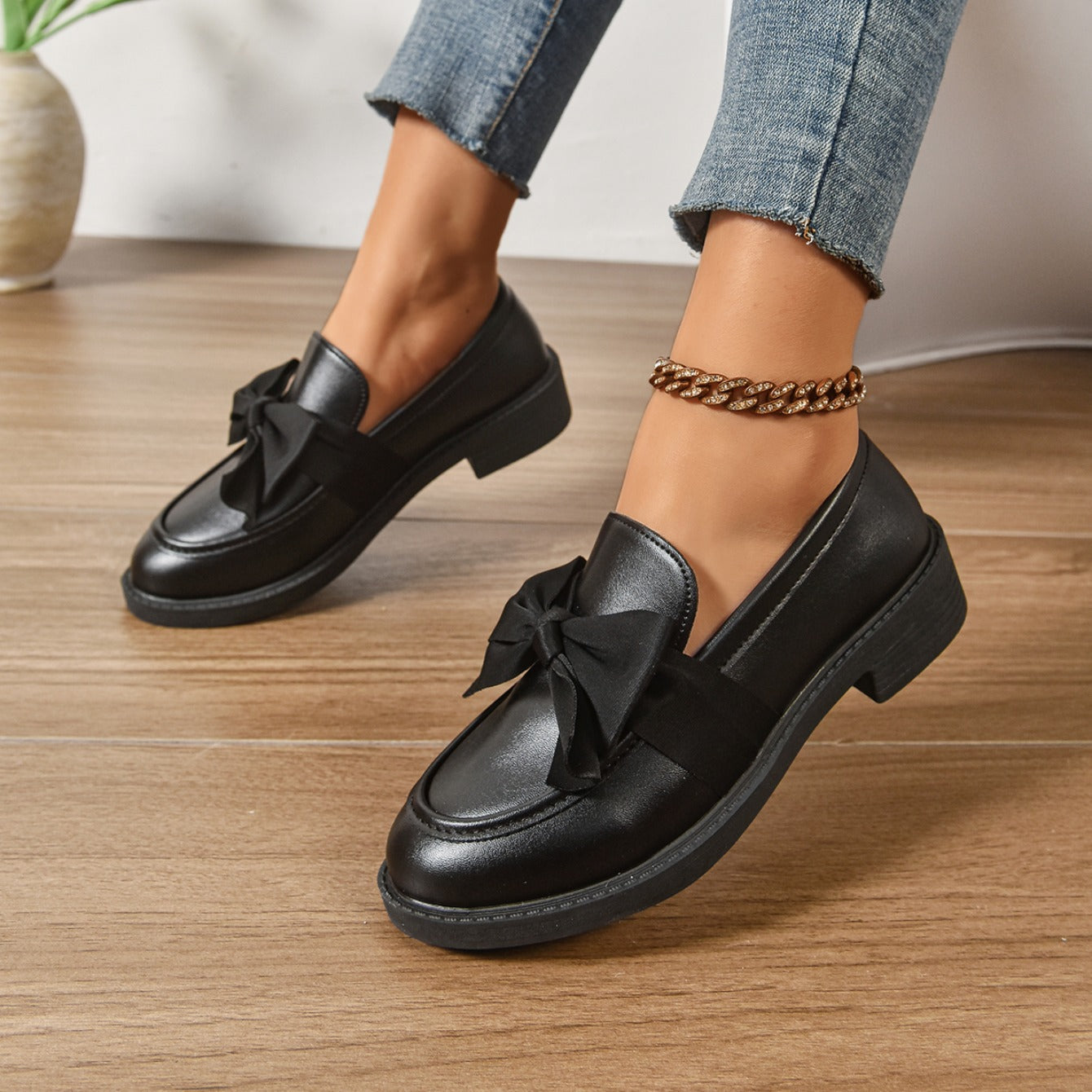 Ayora | Modern Leather Flats with Bow Detail