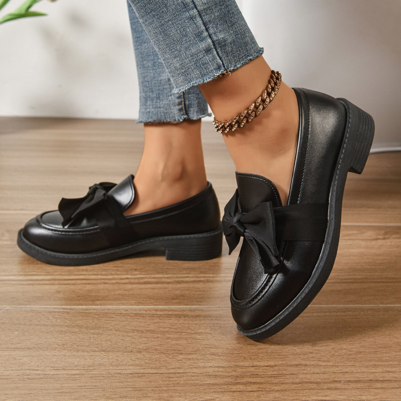 Ayora | Modern Leather Flats with Bow Detail